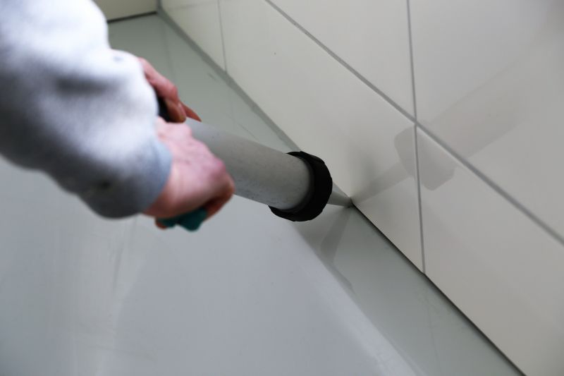 Bathtub Caulking in Kansas City, KS